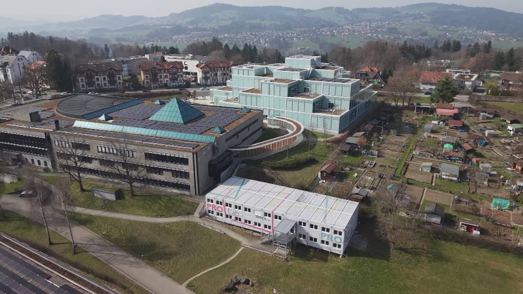 Trotz Sparmassnahmen: Saftige Lohnerhöhung für HSG-Professoren