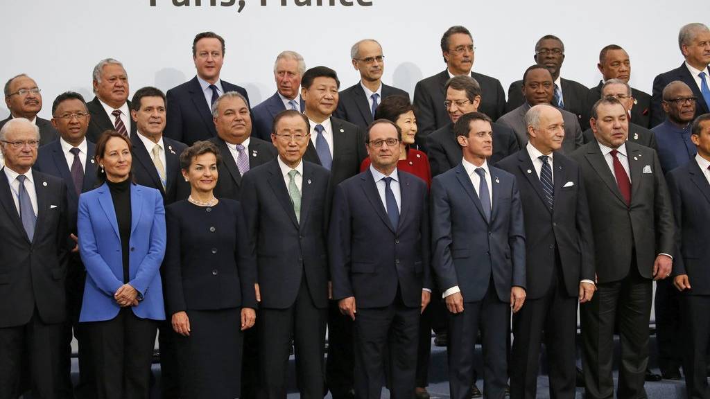 Hohe Persönlichkeiten der Welt am Klimagipfel in Paris. (AP Photo/Jacky Naegelen, Pool)