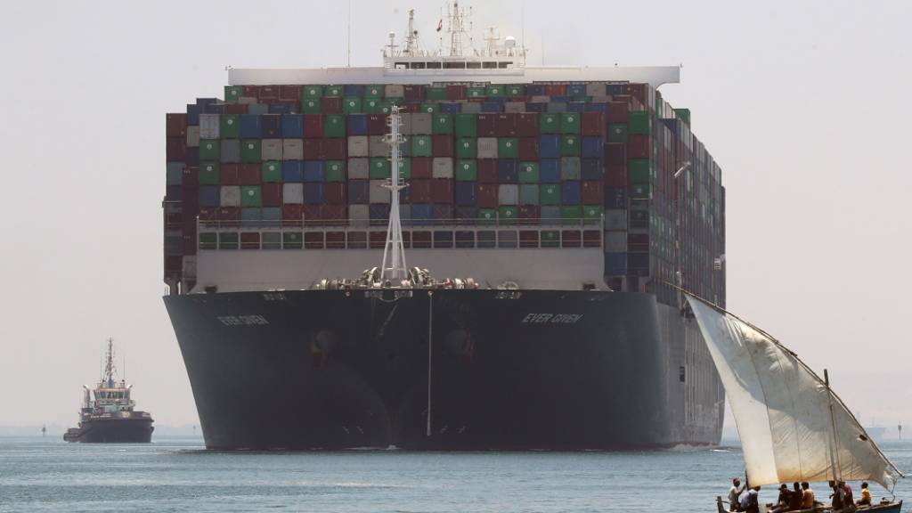 Das im Suezkanal havarierte Riesenfrachtschiff «Ever Given» darf seine Fahrt nach Monaten fortsetzen. Wie viel Geld schlussendlich geflossen ist, ist nicht bekannt. (Archivbild)