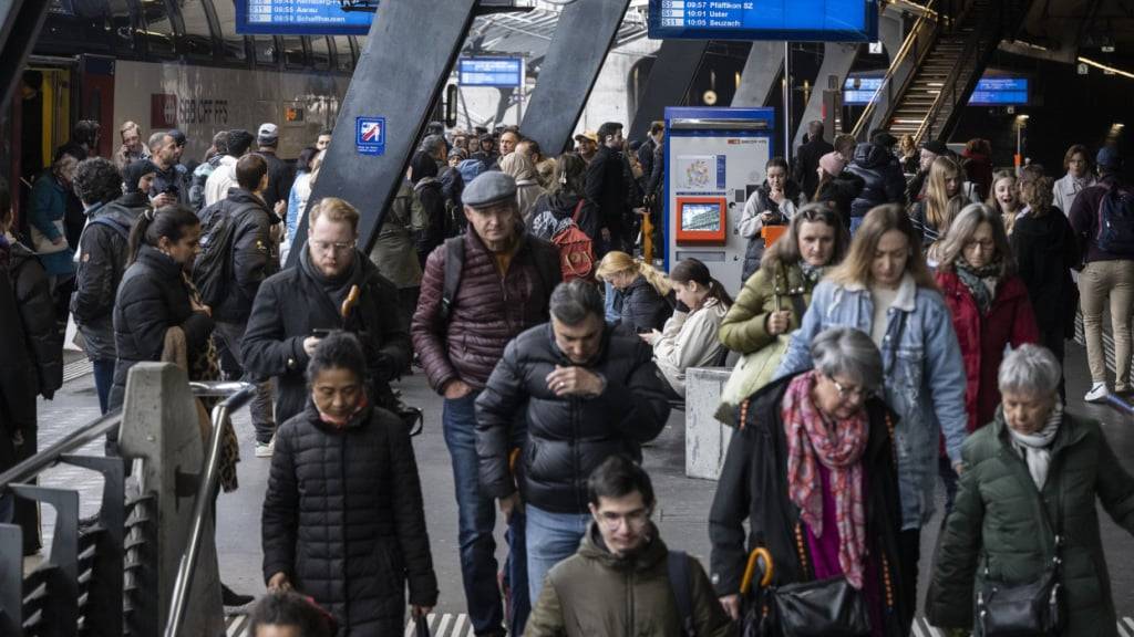 Wenn im Bereich der Nettozuwanderung ein Schwellenwert überschritten wird, könnte künftig der Bundesrat die Personenfreizügigkeit mit der EU einschränken. (Symbolbild)