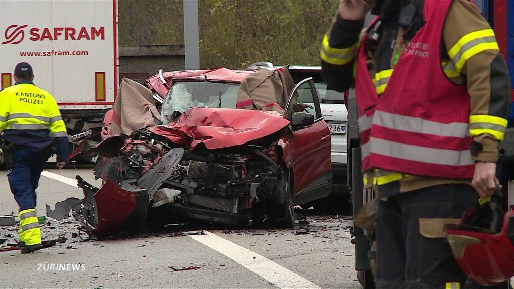 Drei Todesopfer nach Auffahrunfall am Bözbergtunnel