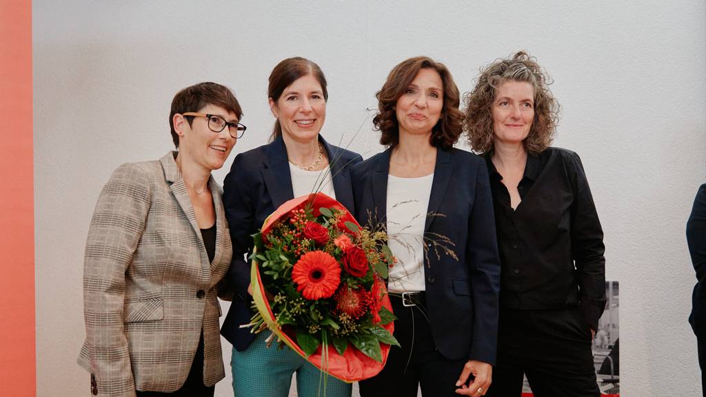 Vlnr: Colette Basler, Simona Brizzi, Gabriela Suter, Lelia Hunziker bei der Wahlfeier 2023