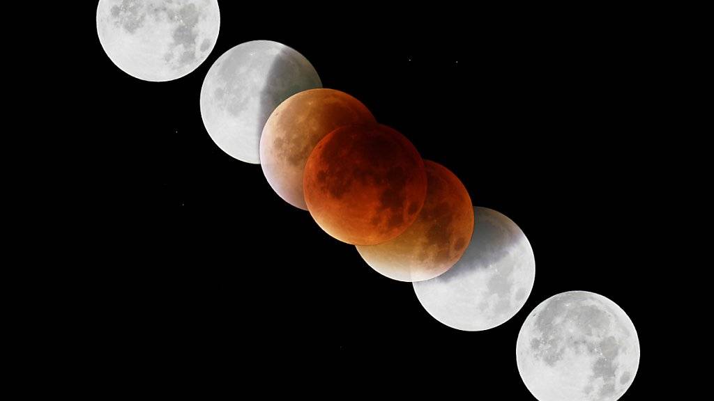 Am Montagmorgen gerät der Mond erneut in den Kernschatten der Erde und erscheint dann rotbraun.