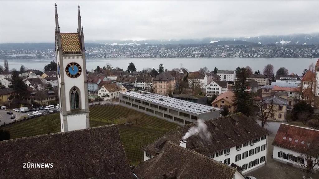 Kirchenuhr in Küsnacht repariert