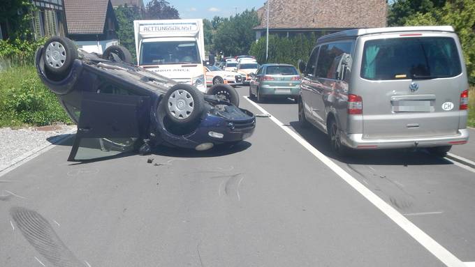 Auto überschlägt sich: Lenkerin (82) verletzt