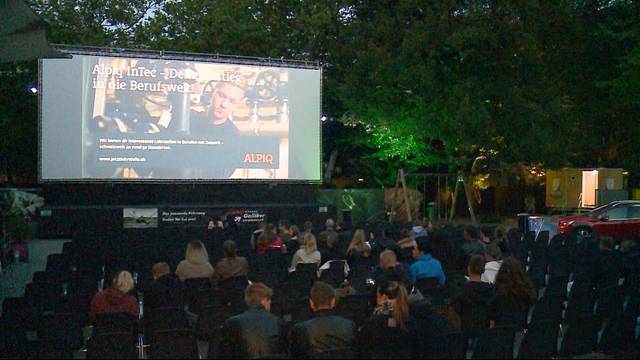 Regen und Kälte halten Besucher von Openair-Kinos fern