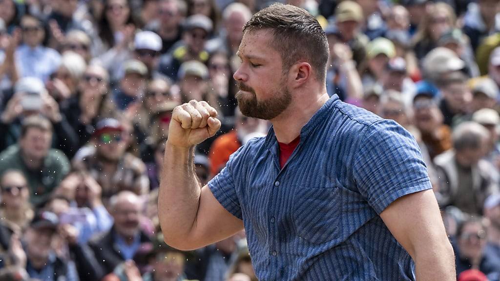 Fabian Staudenmann gewinnt in Brienz sein zweites Kranzfest in dieser Saison nach dem Mittelländischen