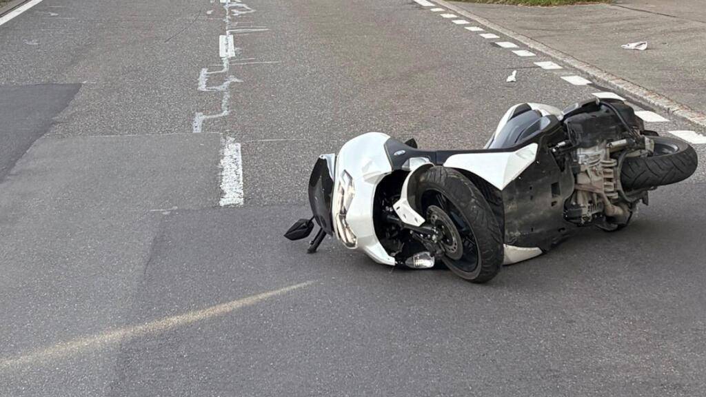 Weshalb der Rollerfahrer von der Fahrbahn abgekommen ist, wird untersucht.