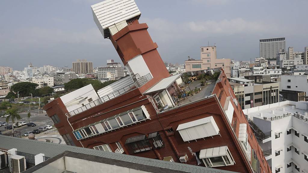 dpatopbilder - Taiwans stärkstes Erdbeben seit einem Vierteljahrhundert erschütterte die Insel am Mittwoch. Foto: Chiang Ying-ying/AP