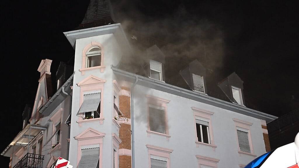 Rund 60 Einsatzkräfte standen nach Angaben der Kantonspolizei St. Gallen im Einsatz.