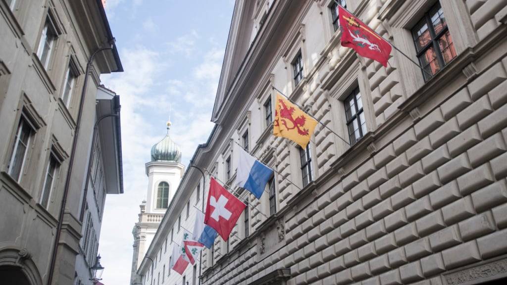 Der Luzerner Regierungsrat will die Bevölkerung im kommenden Jahr mit rund 278 Millionen Franken bei der Entlastung der Krankenkassenprämien unterstützen. (Symbolbild)