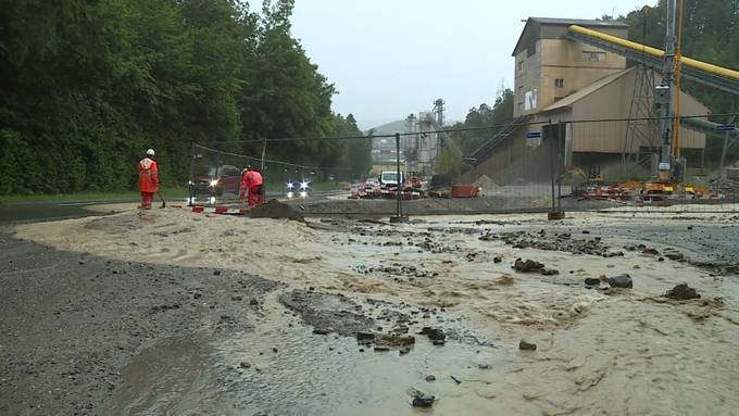 Unwetter in Schaffhausen – Regen überschwemmt Strassen