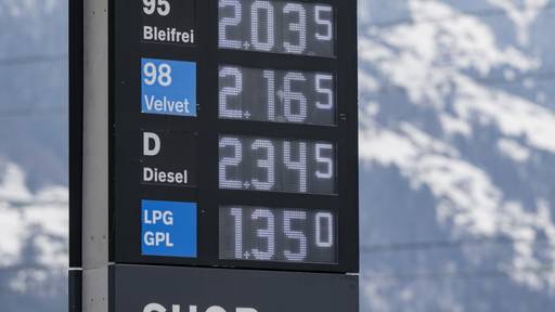 Benzinpreis steigt erstmals seit 2022 wieder über zwei Franken