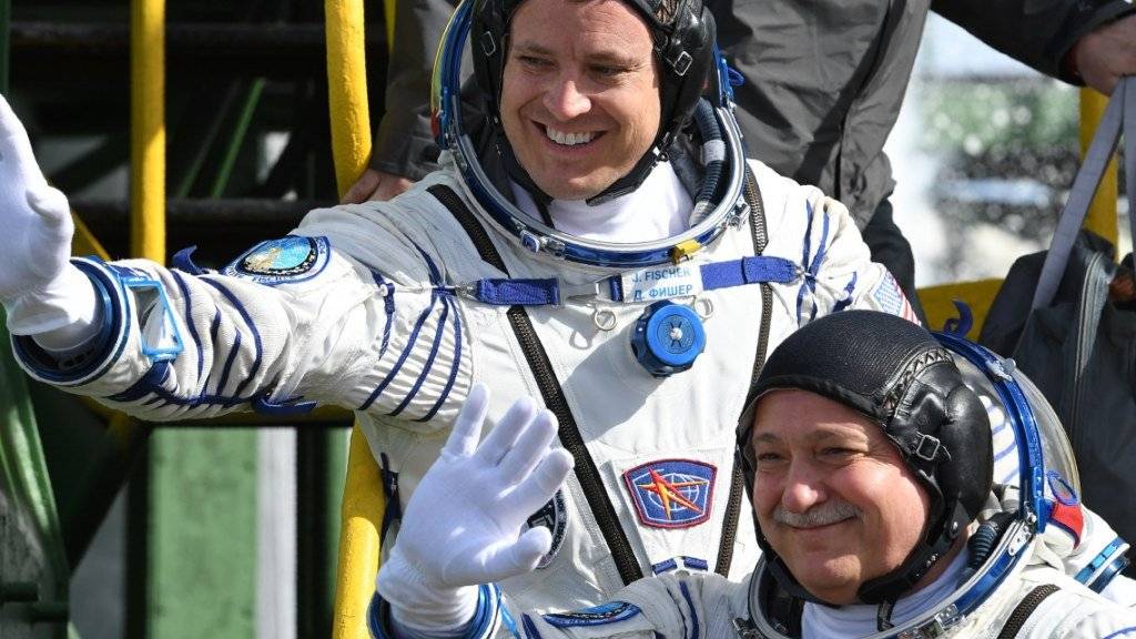 Der US-Amerikaner Jack Fischer (links) mit seinem russischen «Weltraum-Kollegen» Fjodor Jurtschichin vor dem Start in Baikonur.