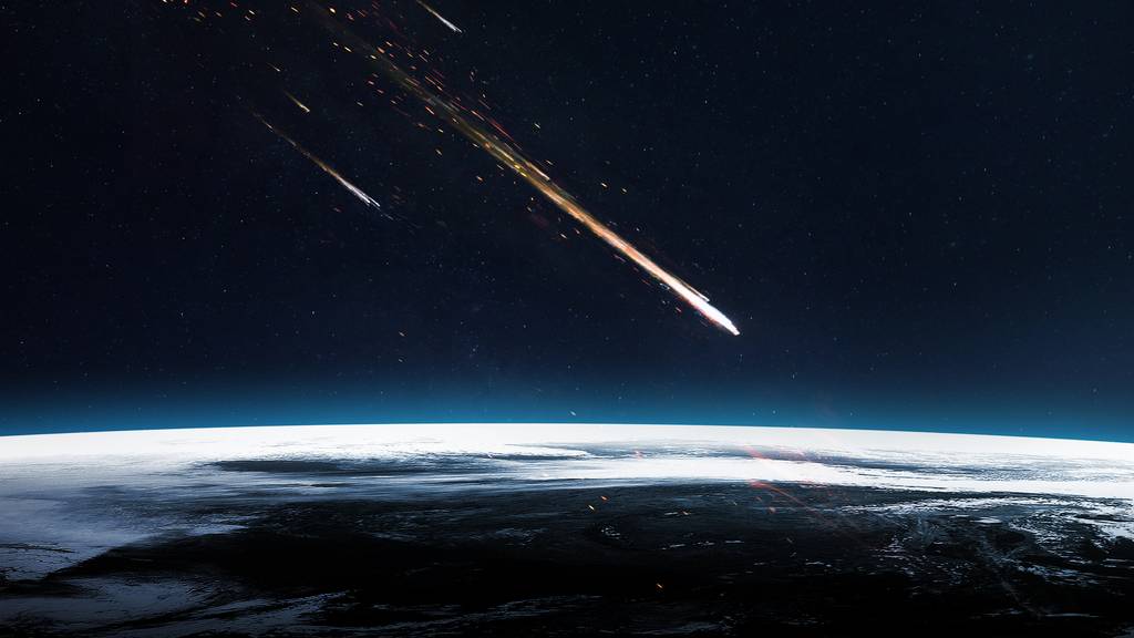 Die meisten Meteoren verglühen als Sternschnuppen und treffen nicht als Meteoriten auf die Erde.