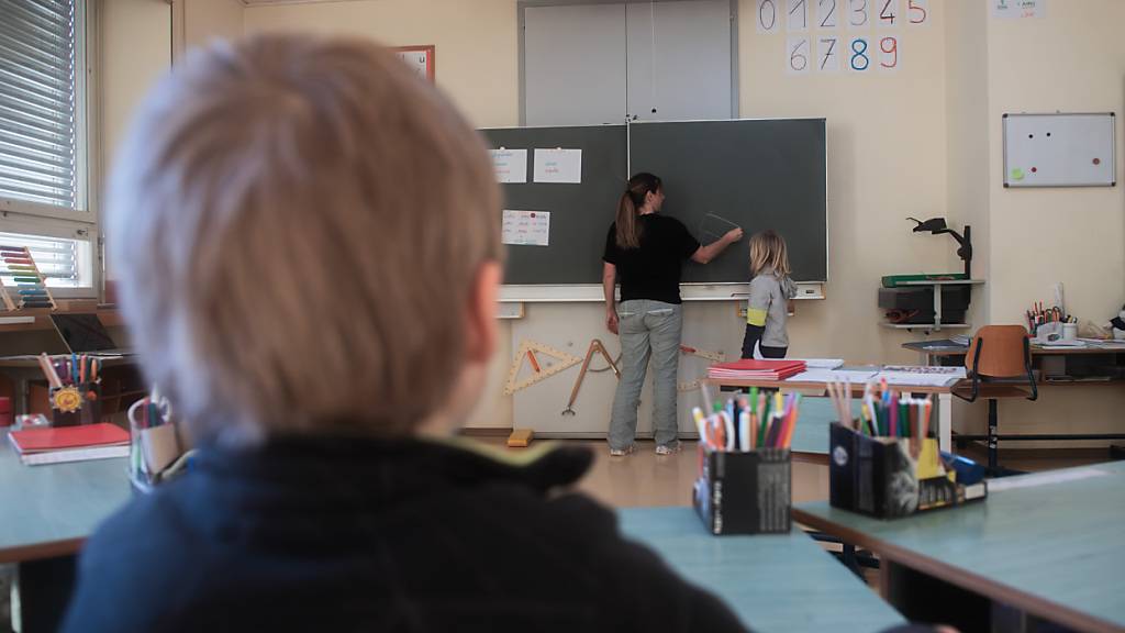 SP-Kantonsratsmitglieder fordern eine Reduzierung der wöchentlichen Unterrichtszeit für Klassenlehrpersonen. (Symbolbild)