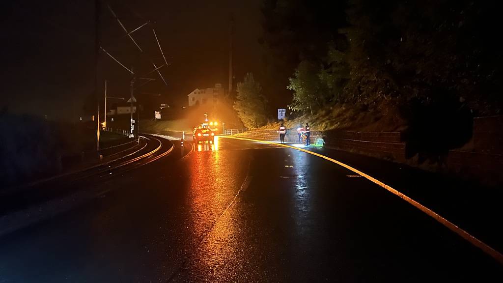 Bei einem Überholmanöver fuhr ein 19-jähriger Autofahrer in St. Gallen einen E-Bike Fahrer an.