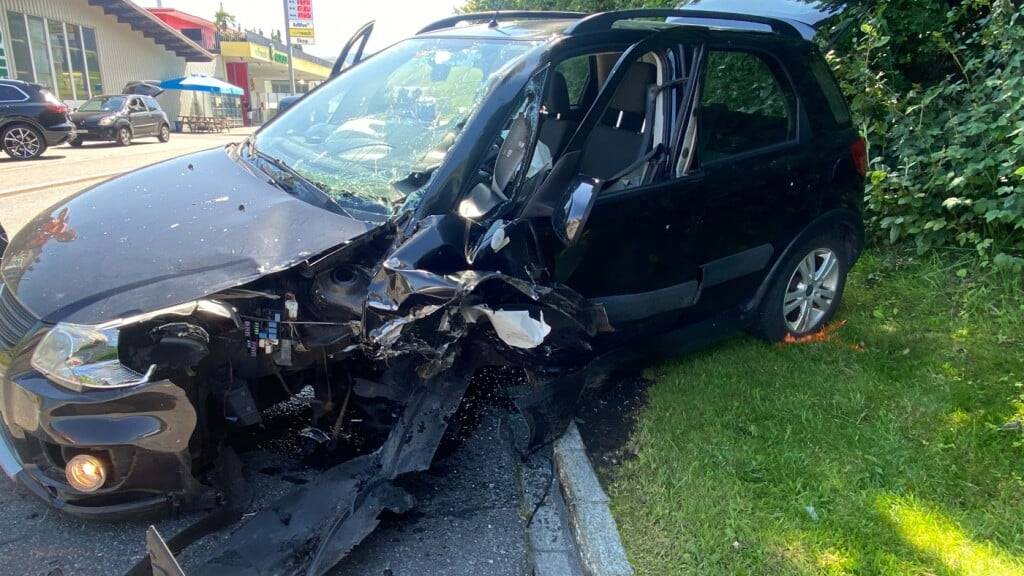 An beiden Autos entstand Totalschaden.