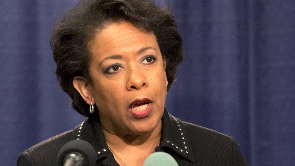 Loretta Lynch am Freitag vor den Medien in Chicago.