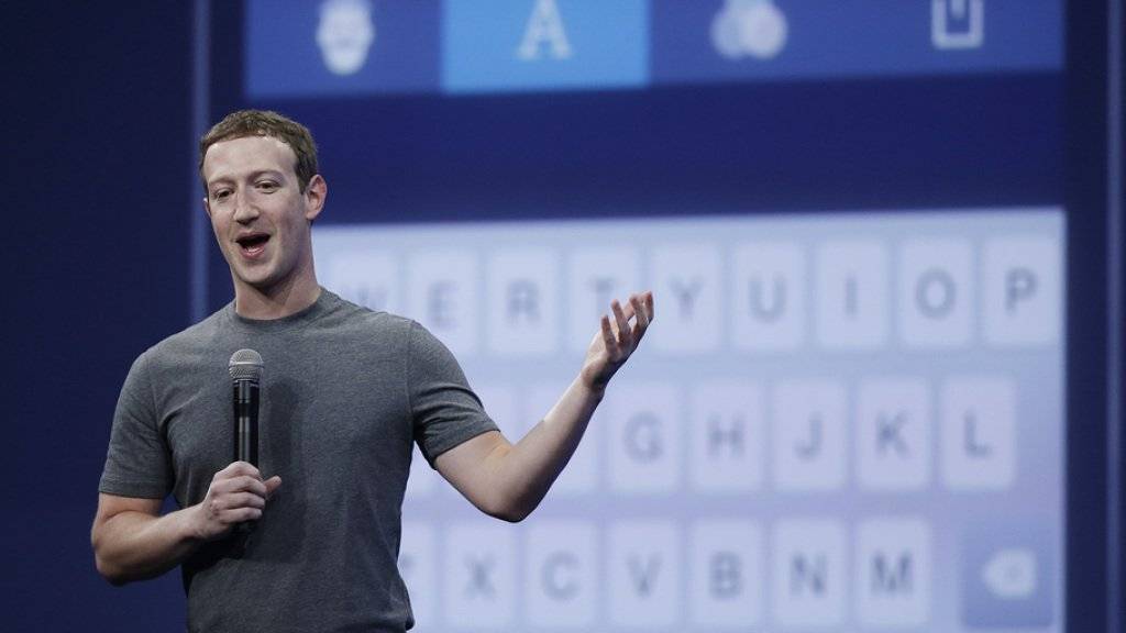 Mark Zuckerberg spricht 2015 an der Facebook F8 Developer Conference in San Francisco. Seiner Meinung nach sollten sich junge Frauen mehr für Technik interessieren (Archiv)
