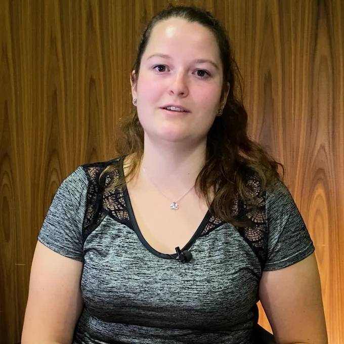 «Ich kam mir hilflos vor» – Debby wurde ungefragt zwischen die Beine gefasst