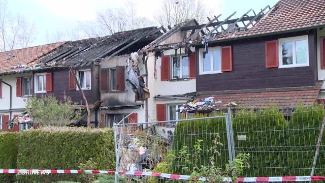 Brand zerstört drei Einfamilienhäuser