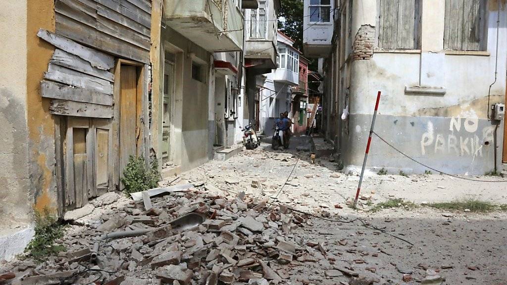 Eingestürzte Mauern in der Stadt Plomari auf Lesbos nach einem Erdbeben.