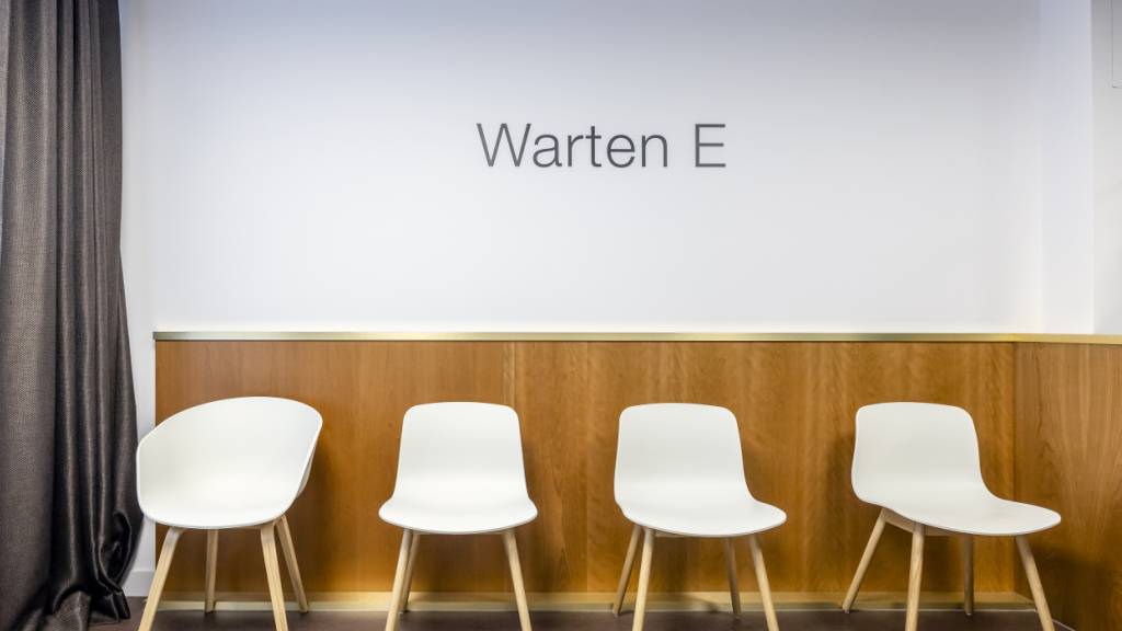 In der Stadt Zürich stellen Ärztinnen und Ärzte neu auch «Soziale Rezepte» aus. Damit sollen soziale Belastungen gelindert werden, die sich direkt auf die Gesundheit auswirken können. (Symbolbild)