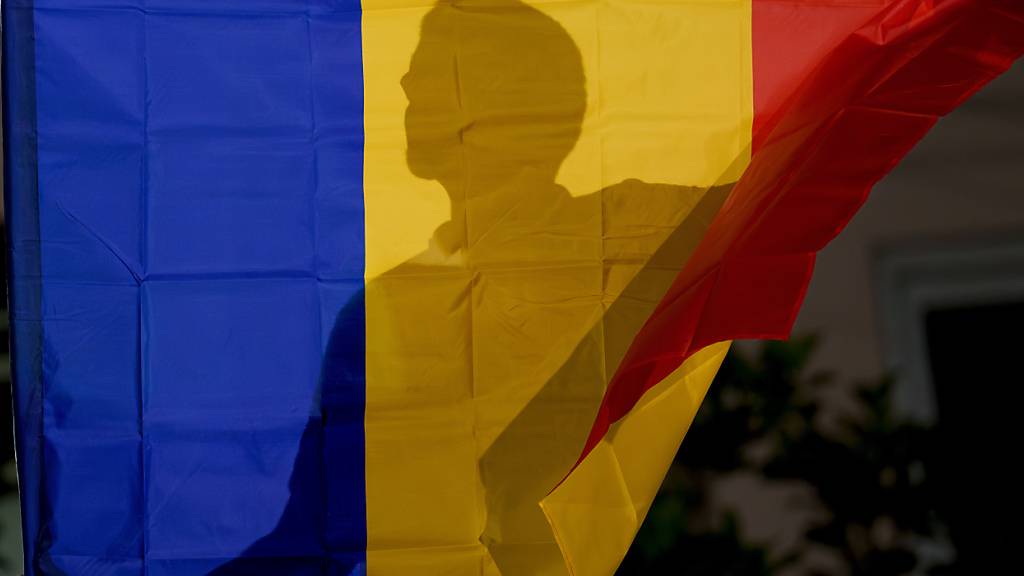 Parlamentswahl in Rumänien begonnen - Rechtsextreme im Fokus
