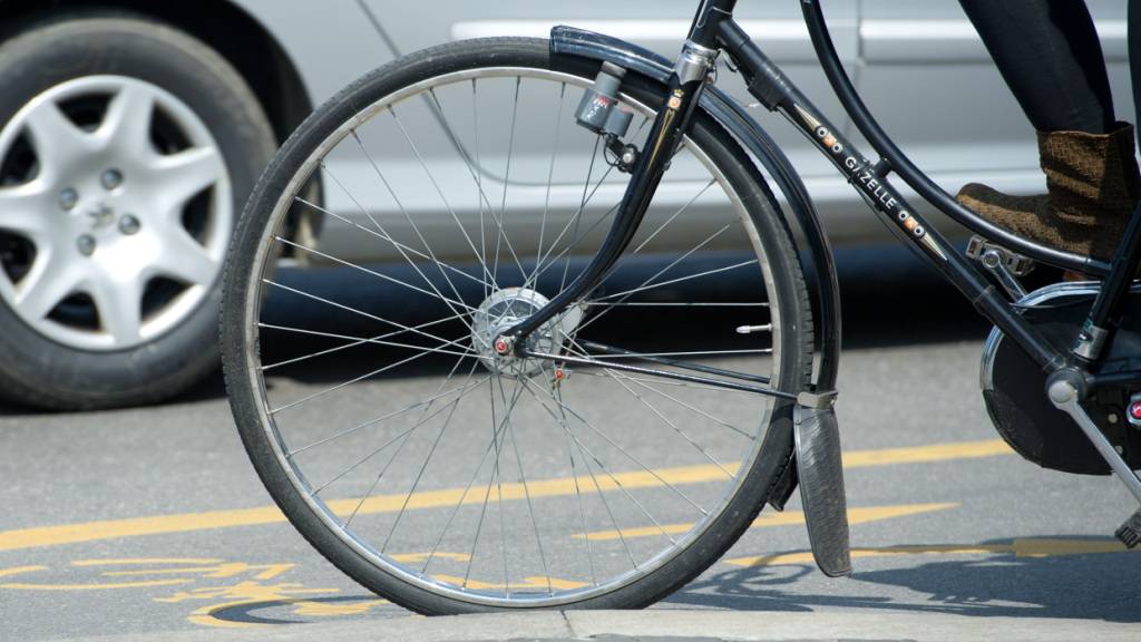 Emmenbrücke: Velofahrerin von Autotür erfasst und schwer verletzt