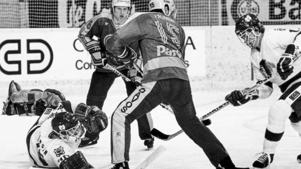 1982 (mit der University of North Dakota in weiss) spielte letztmals ein College-Team am Spengler Cup