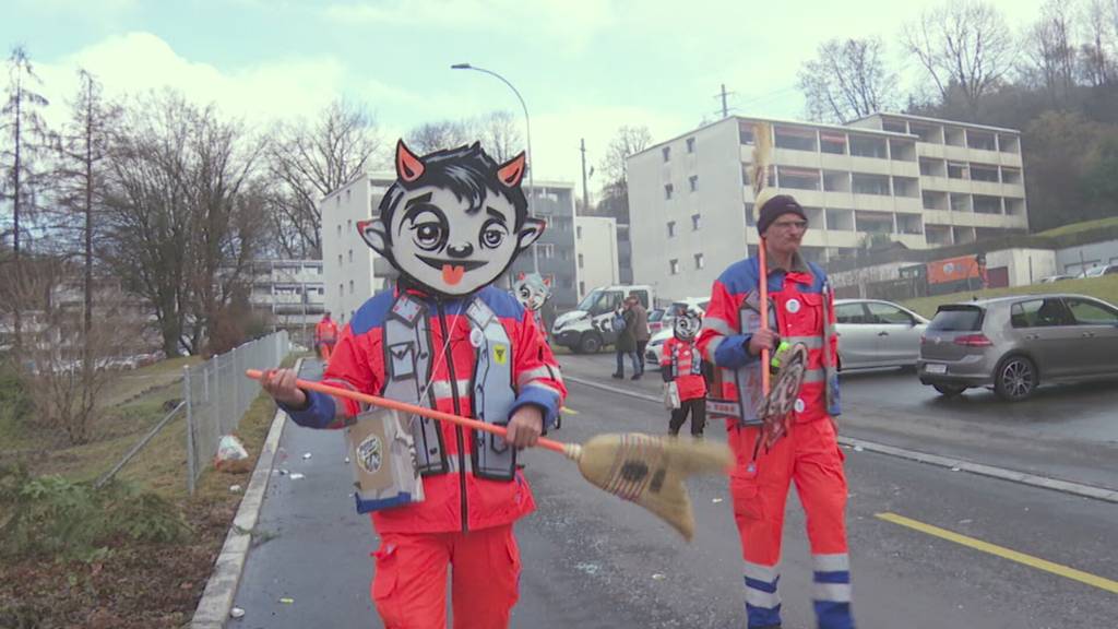 Putztüüfeli jagen Glasflaschen