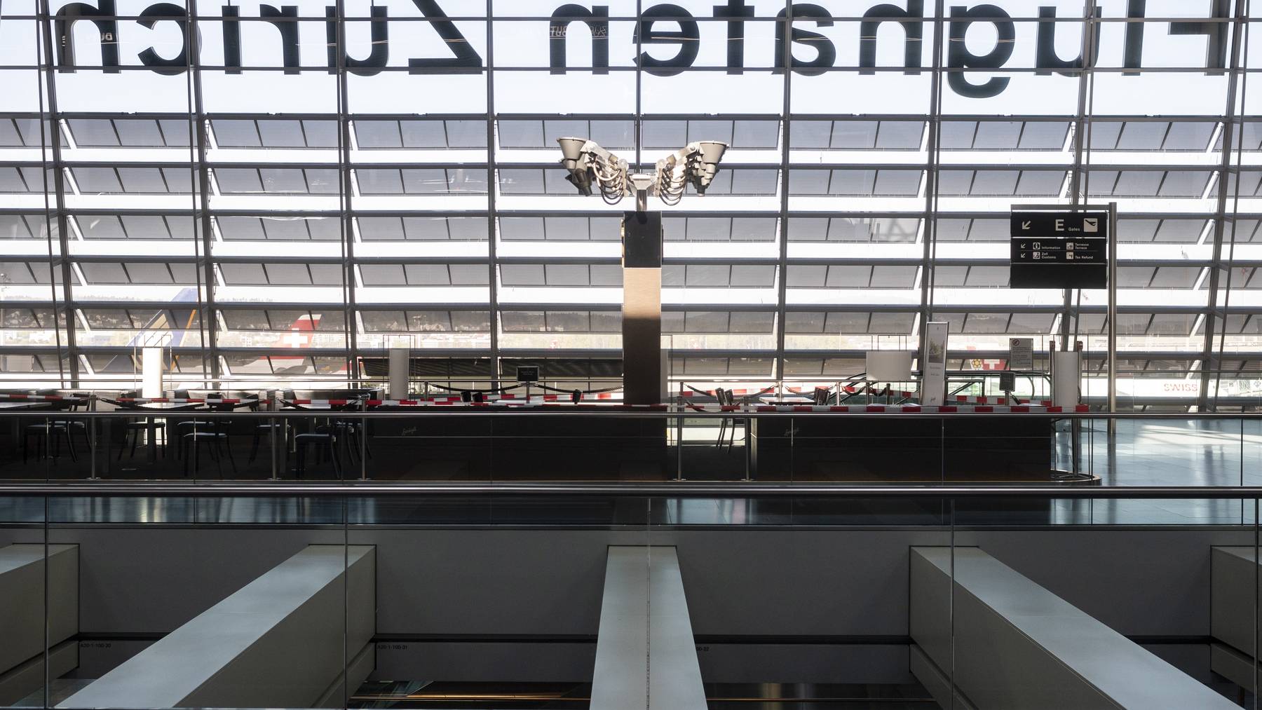 Wegen der Coronakrise sind die Passagierzahlen am Flughafen Zürich auch im Juli stark unter dem Vorjahresniveau.