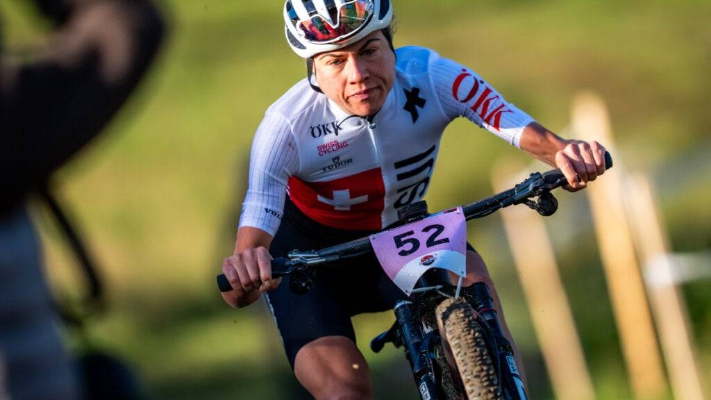 Erneut Silber für die Schweiz: Anna Weinbeer folgt auf Sina Frei, die im Vorjahr an der WM in Snowshoe Mountain Platz 2 im Marathon belegte
