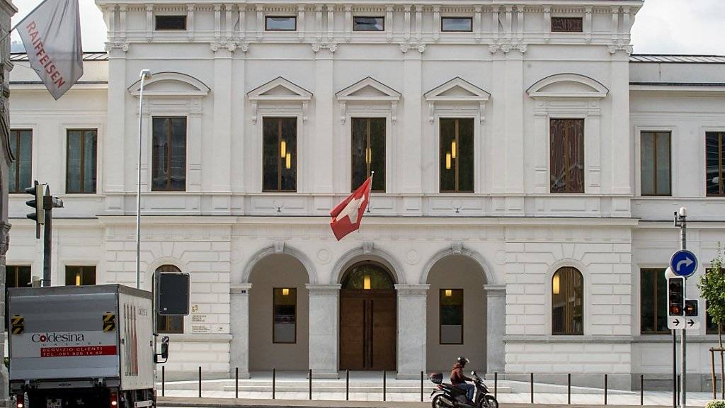Die Bundesanwaltschaft hat beim Bundesstrafgericht in Bellinzona Anklage gegen vier Angehörige einer mutmasslichen ISIS-Zelle in der Schweiz eingereicht.