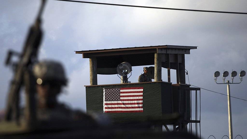Schwer bewacht und heftig umstritten: US-Gefangenenlager Guantánamo (Archiv)