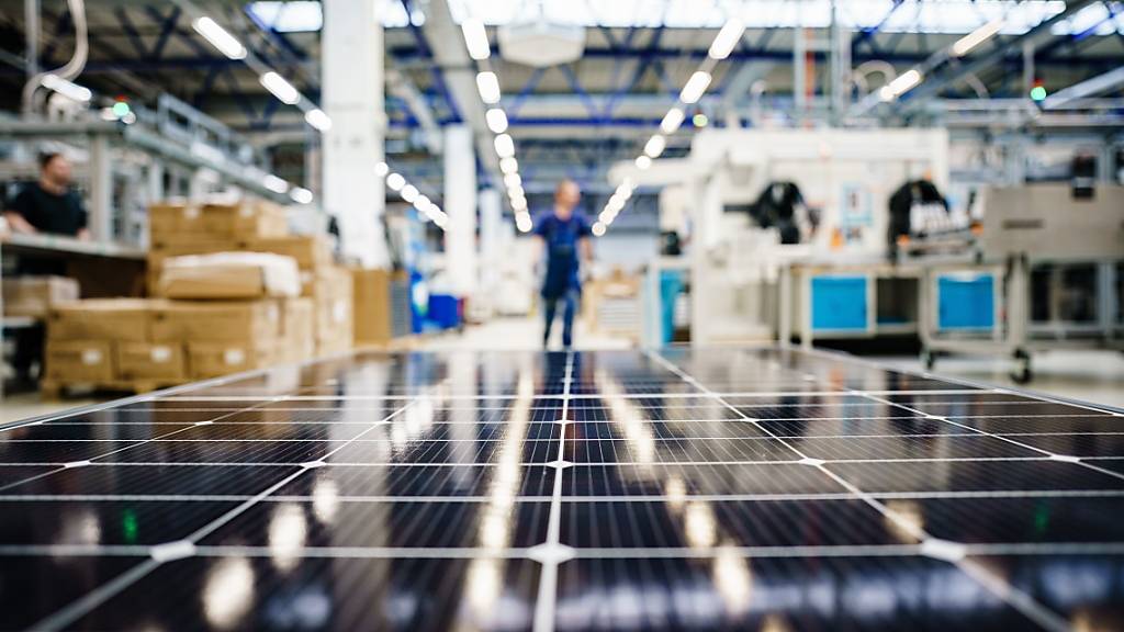 Das Solarunternehmen Meyer Burger profitiert von den guten Bedingungen in den USA und baut die Produktion in den USA aus. (Archivbild)
