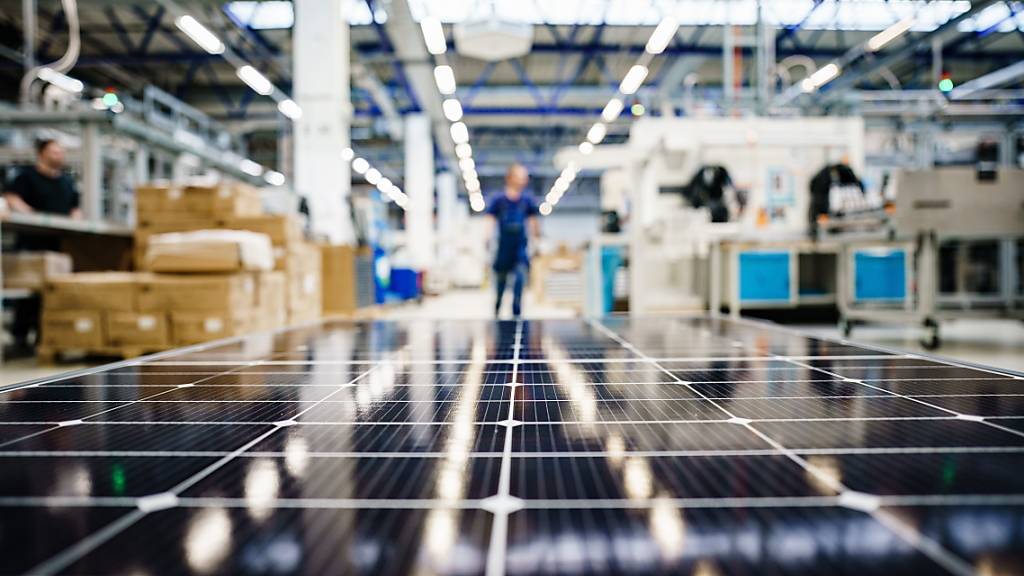Das Solarunternehmen Meyer Burger profitiert von den guten Bedingungen in den USA und baut die Produktion in den USA aus. (Archivbild)