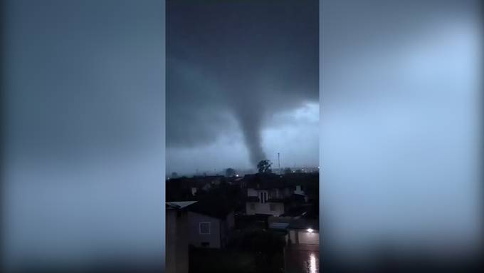 Im Video: Unglaublicher Tornado fegt über Provinz Mailand