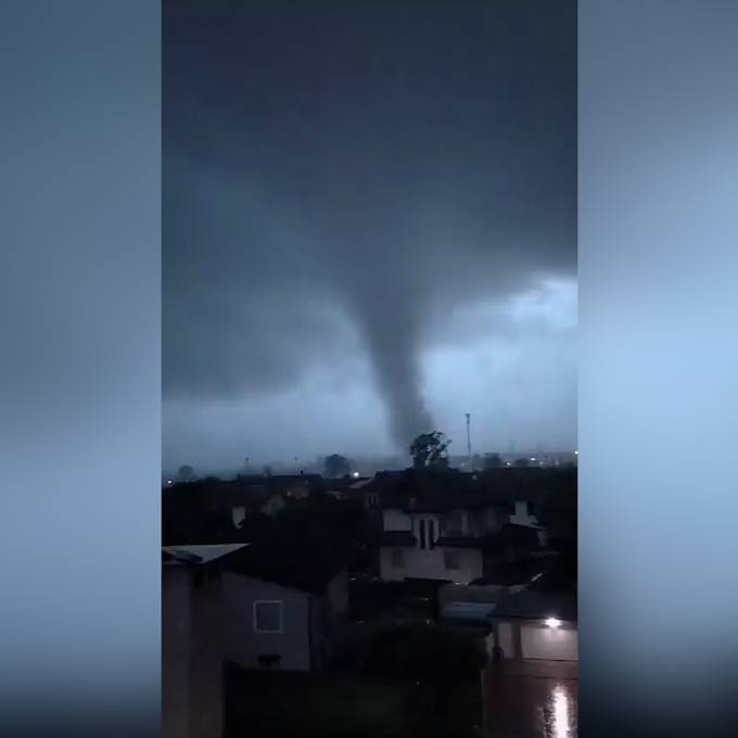 Im Video: Unglaublicher Tornado fegt über Provinz Mailand