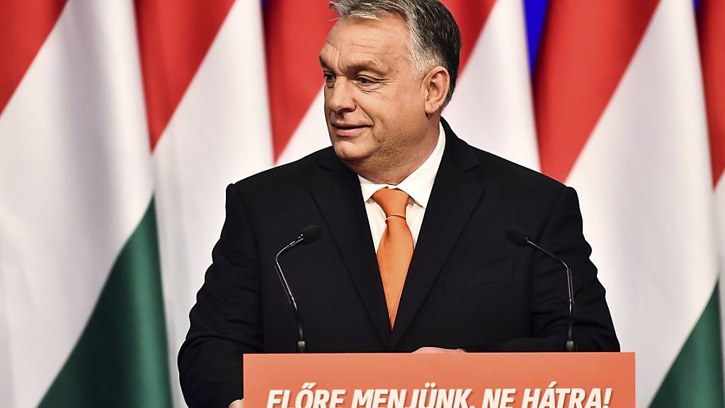 Viktor Orban, Ministerpräsident von Ungarn, hält seine jährliche Rede zur Lage der Nation im Varkert Bazaar Konferenzsaal. Orban hat am Samstag bei einer Rede in Budapest erstmals die Möglichkeit eines EU-Austritt seines Landes angedeutet. Foto: Anna Szilagyi/AP/dpa