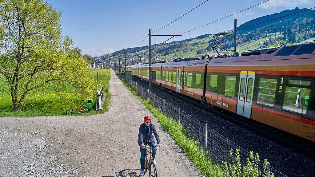 Rontal erhält einen durchgehenden Veloweg entlang der Bahngleise