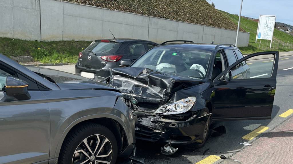 Drei Verletzte nach Frontalkollision in Schötz LU