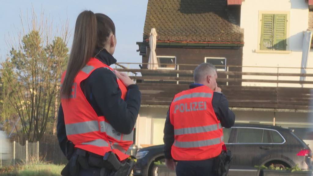 Polizeikontrolle: Wieso Autolenker aufs Handy statt auf den Strassenverkehr schauen