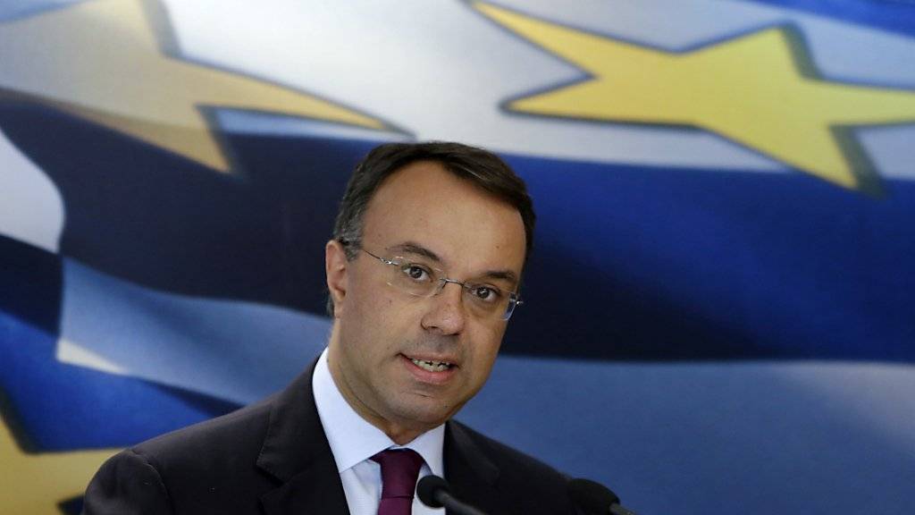 Der neue griechische Finanzminister Christos Staikouras und seine Regierungskollegen sind vereidigt worden. (Archiv)