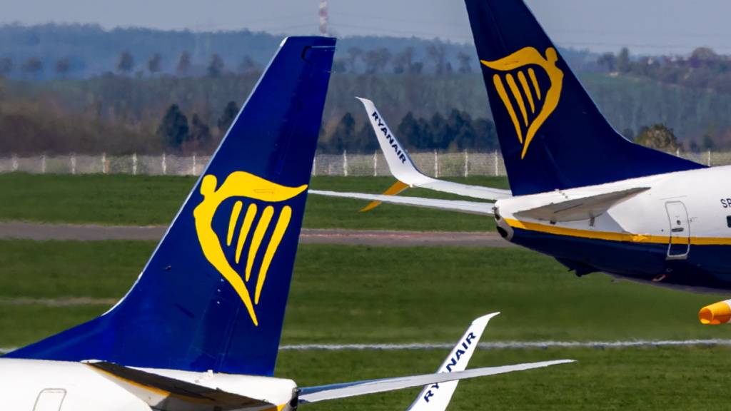 Ryanair hat im abgelaufenen Geschäftsjahr deutlich mehr Gewinn gemacht. (Archivbild)