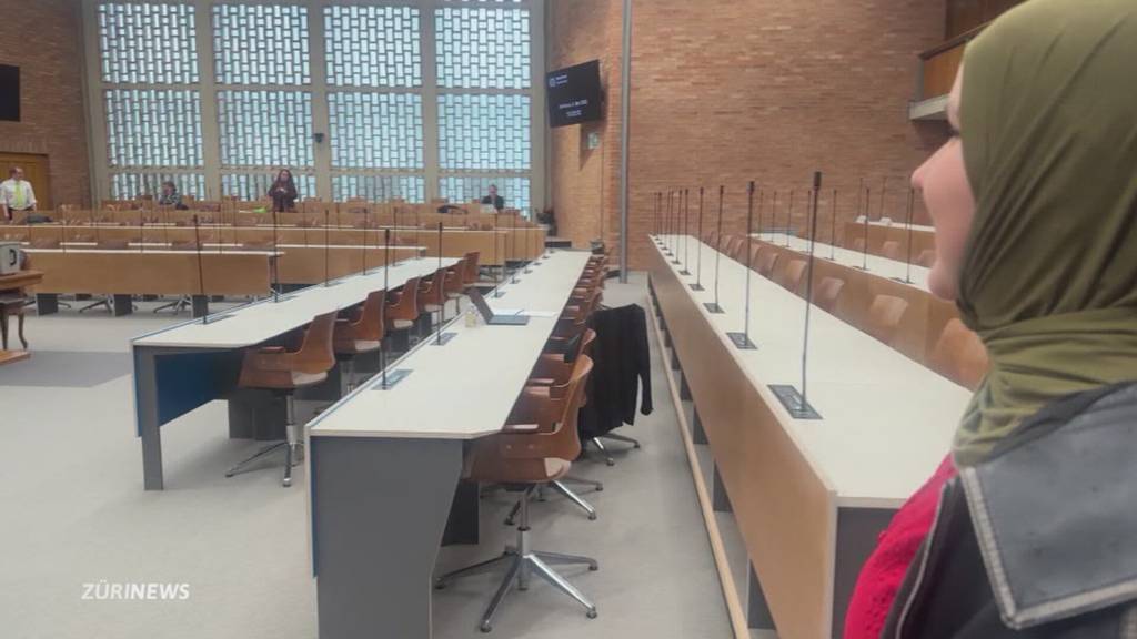 Erste Sitzung: Jüngste Gemeinderätin ist erste Zürcher Parlamentarierin mit Kopftuch