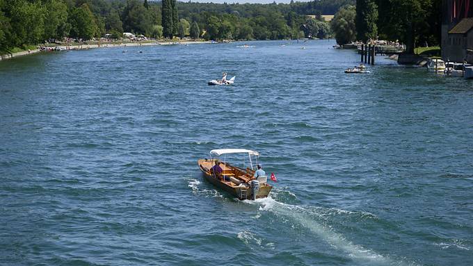Betrunkene Männer klauen Boot und machen Spritztour auf dem Rhein