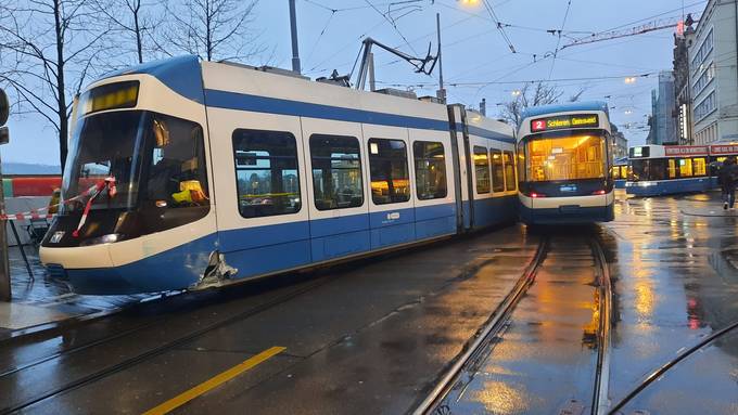 Zwei Trams stossen beim Zürcher Opernhaus zusammen – 3 Personen verletzt