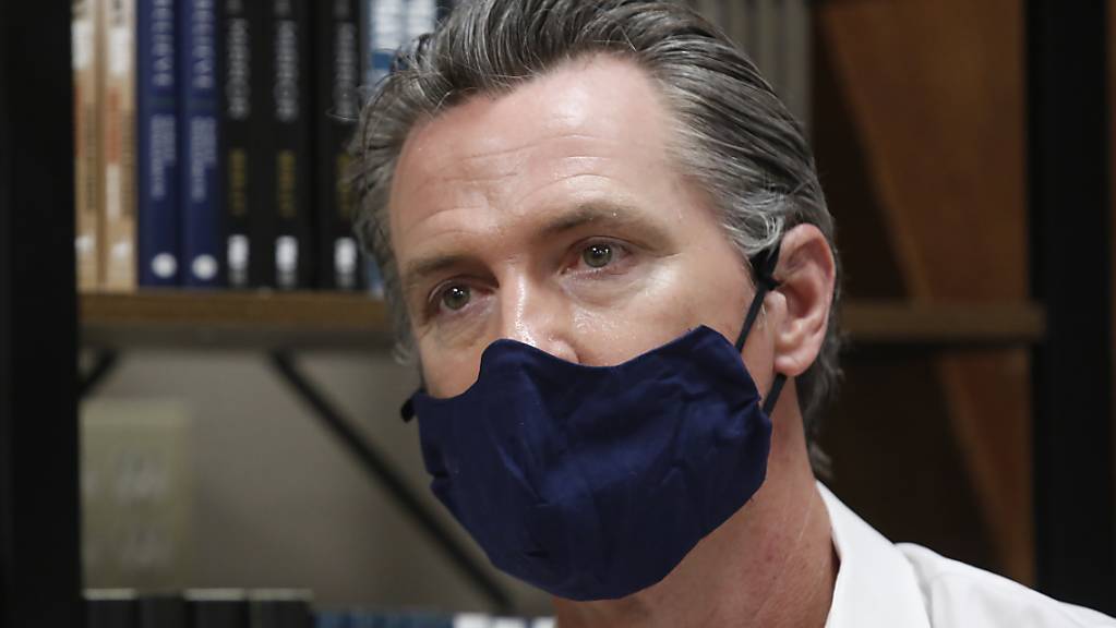 Der Gouverneur Gavin Newsom führt im US-Bundesstaat Kalifornien eine Maskenpflicht ein. (Archivbild)